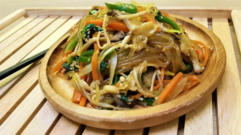Japchae (nouilles de verre sautées)
