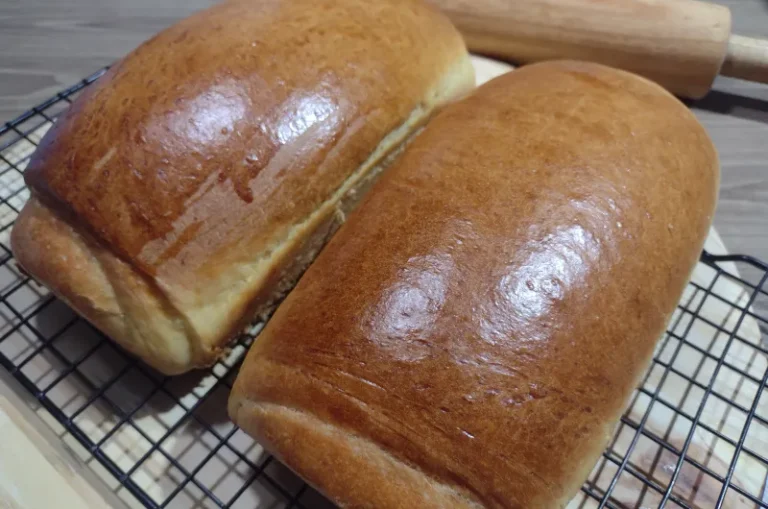 Homemade bread fluffy and very easy to make