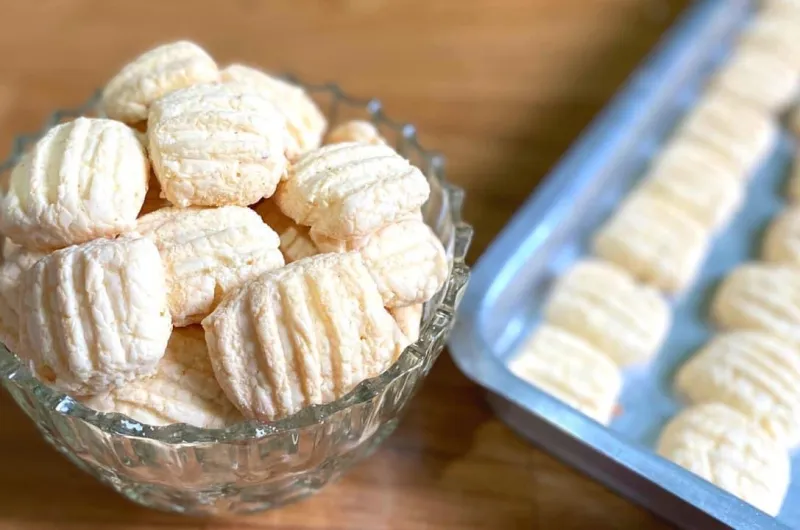 Sweet manioc starch that melts in your mouth / There's no easier way and it's delicious