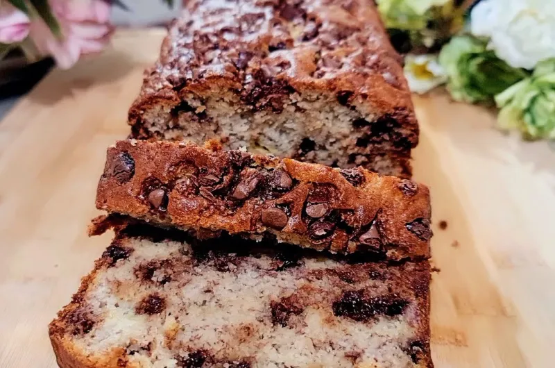 Banana cake with chocolate