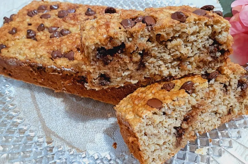 Banana Cake with Oats and Chocolate