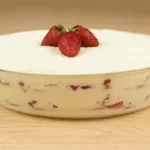 Ninho Milk Ice Cream Cake with Strawberry