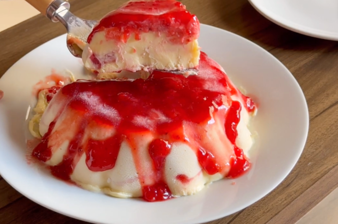 Ninho Creamy Milk Ice Cream with Strawberry